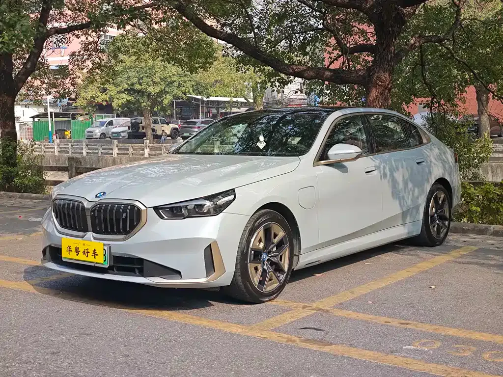 BMW i5