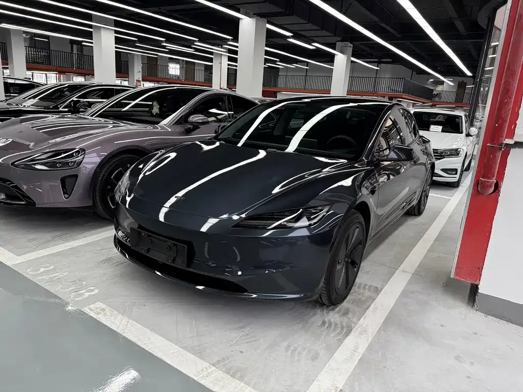 Tesla Model 3 — фото 1