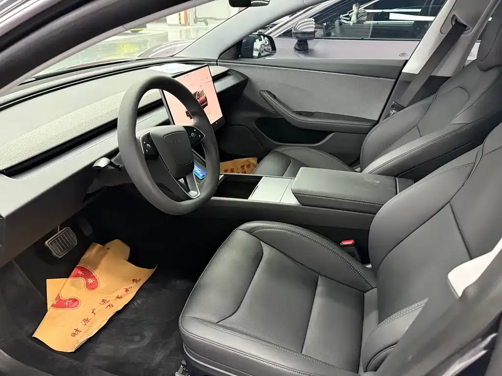 Tesla Model 3 — фото 9