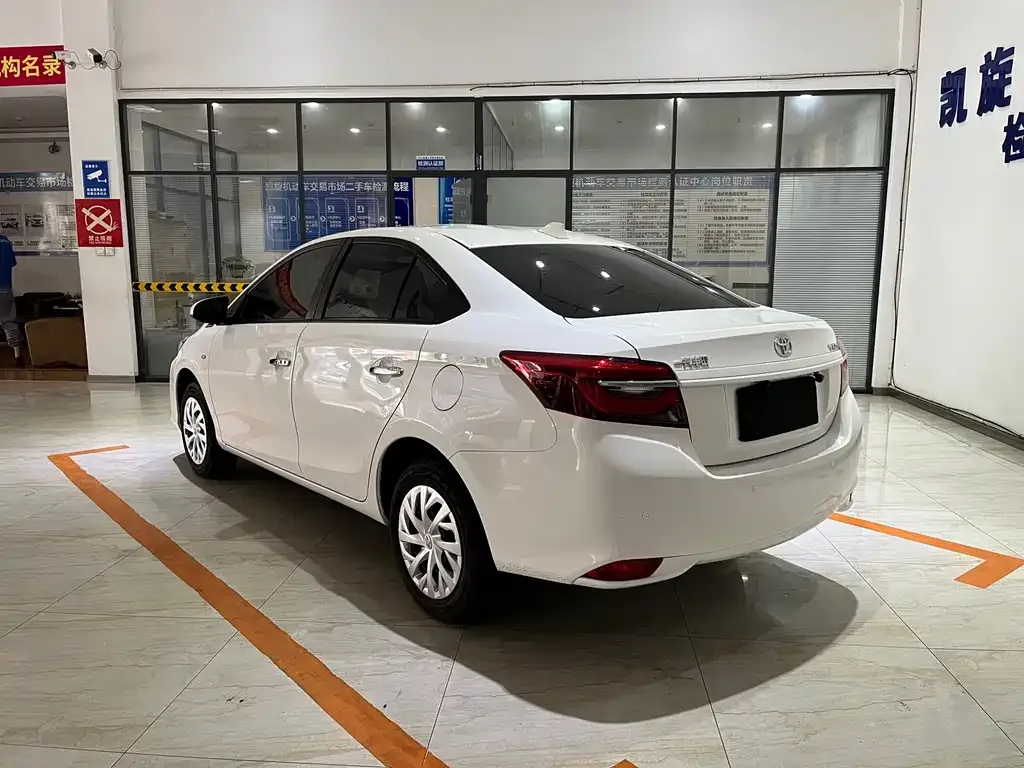 Toyota Vios — фото 10