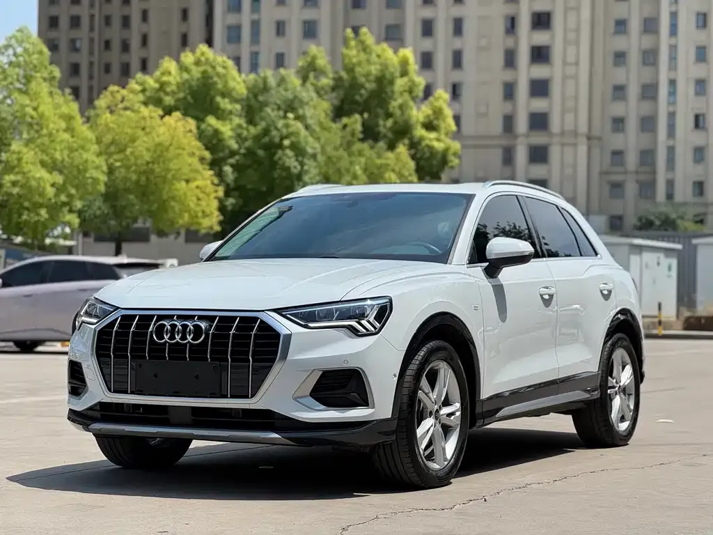 Audi Q3 — фото 1