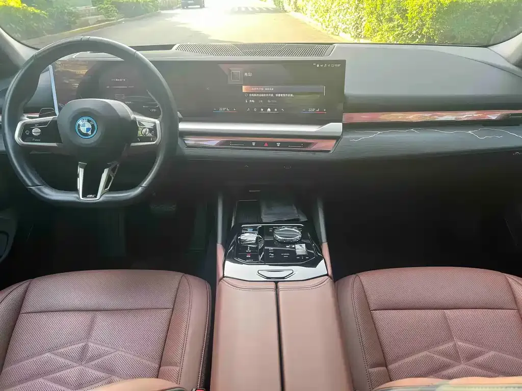BMW i5 — фото 5