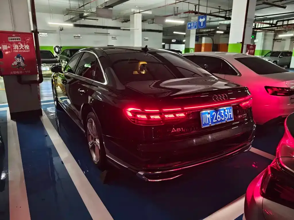 Audi A8 — фото 6