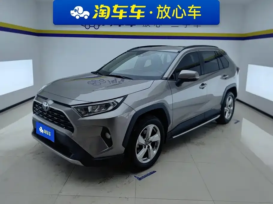 Toyota RAV4 — фото 1