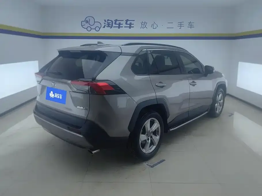 Toyota RAV4 — фото 9