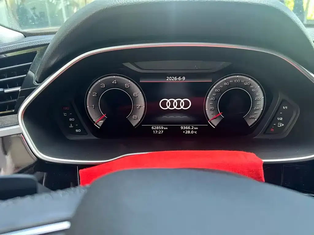 Audi Q3 — фото 10