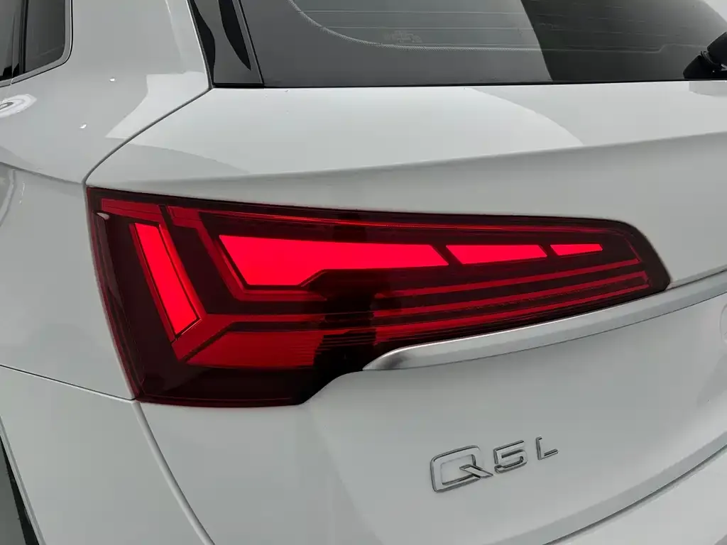 Audi Q5L — фото 4