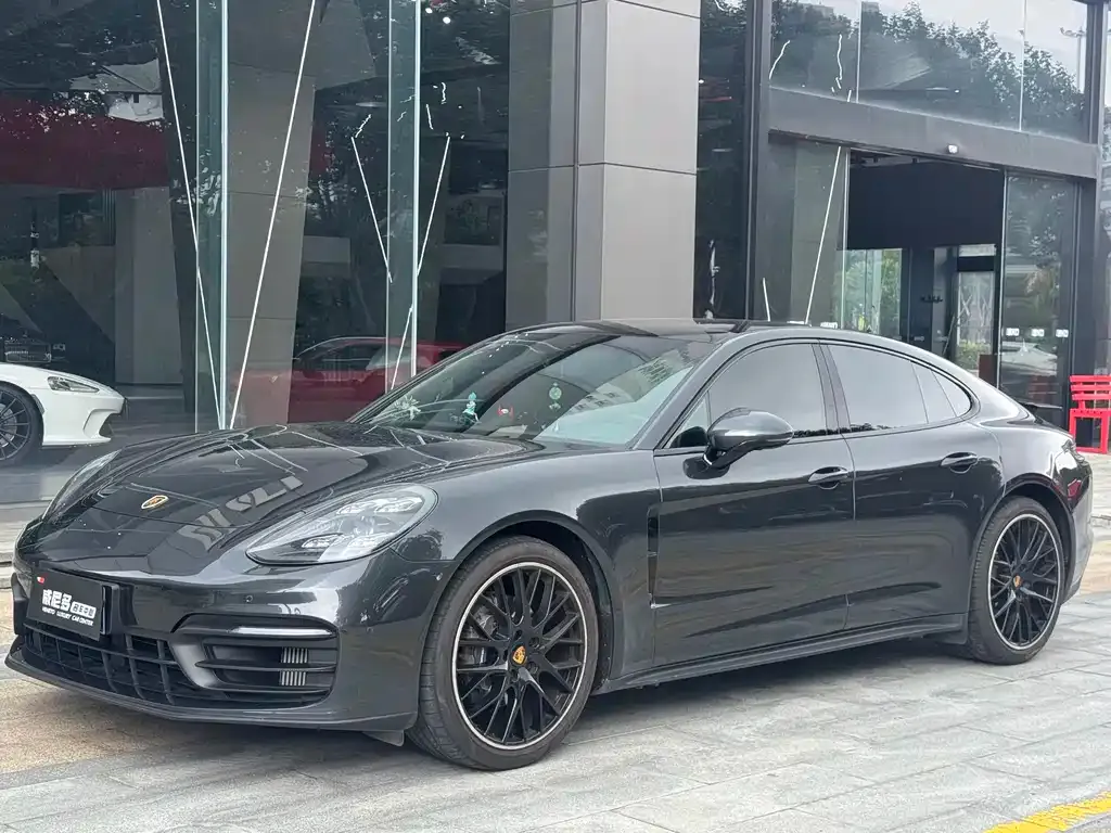 Porsche Panamera — фото 1