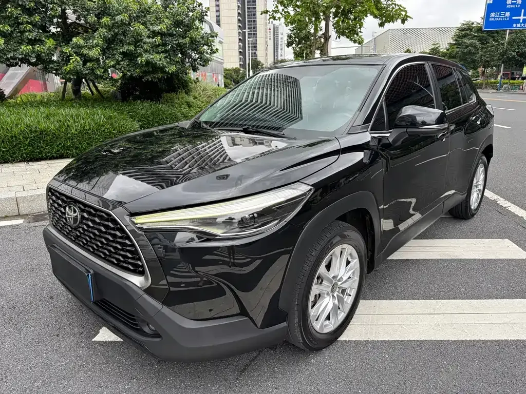 Toyota Corolla Cross — фото 1