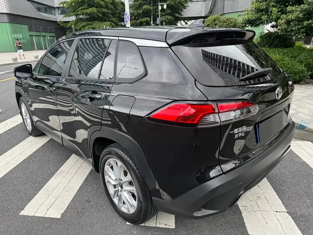 Toyota Corolla Cross — фото 10