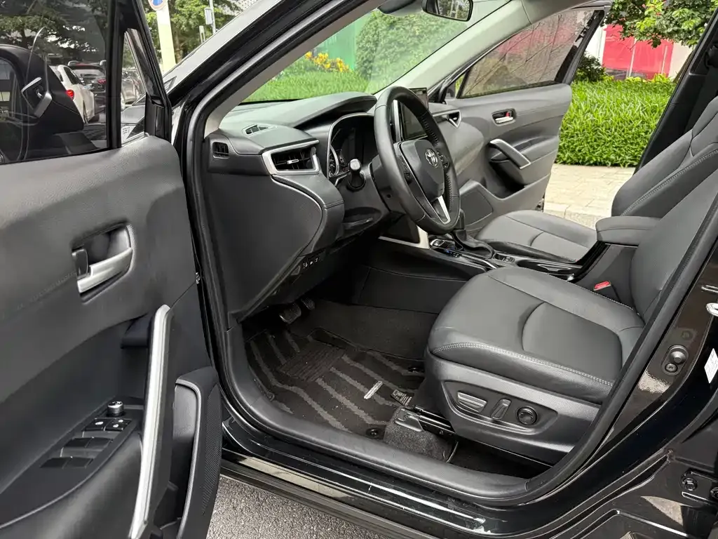 Toyota Corolla Cross — фото 2