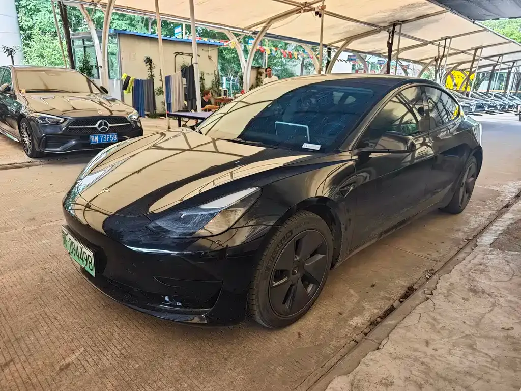 Tesla Model 3 — фото 1