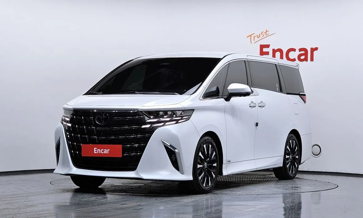 Toyota Alphard — фото 1