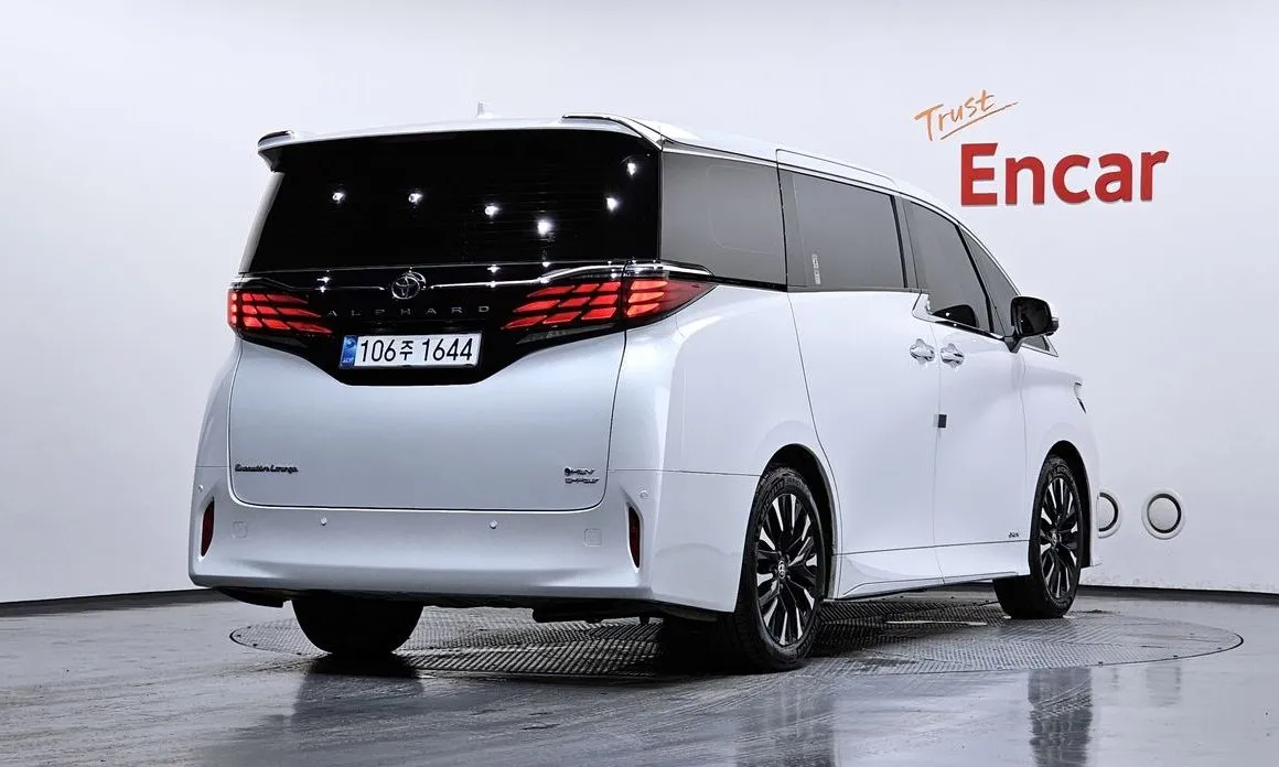 Toyota Alphard — фото 8