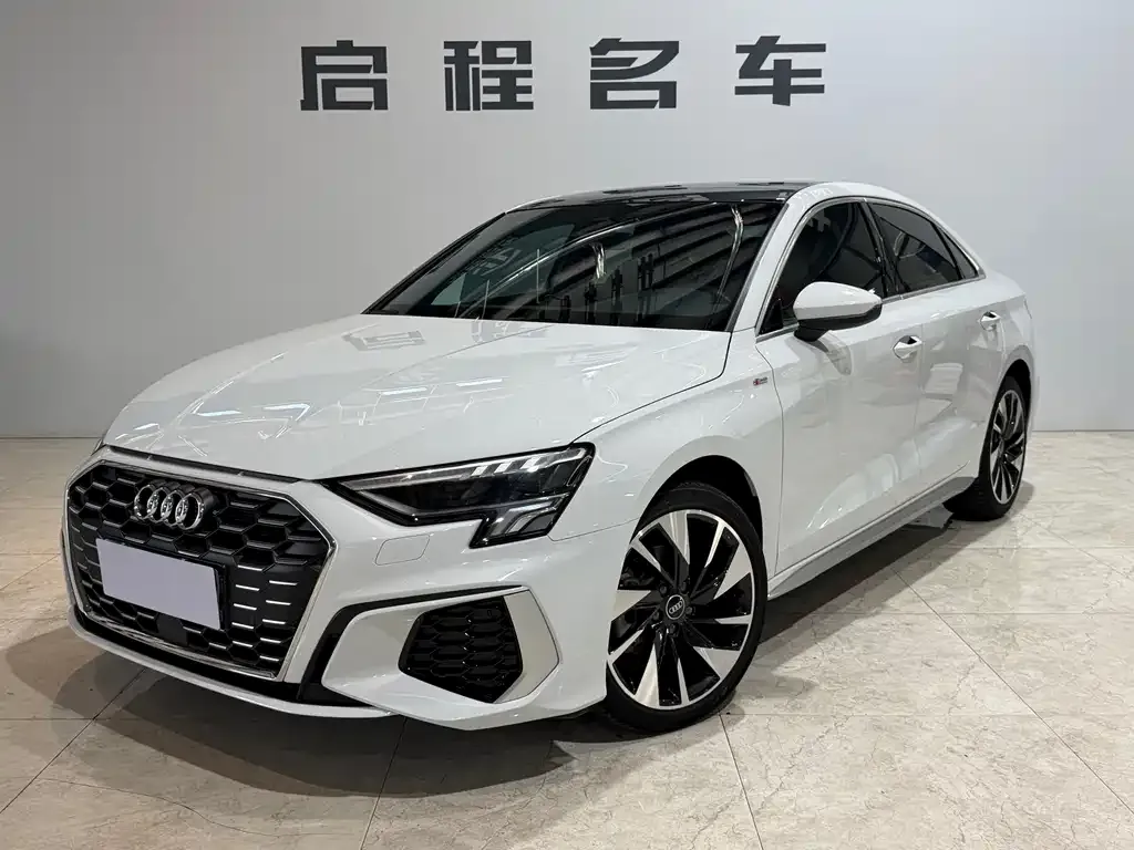Audi A3 — фото 1