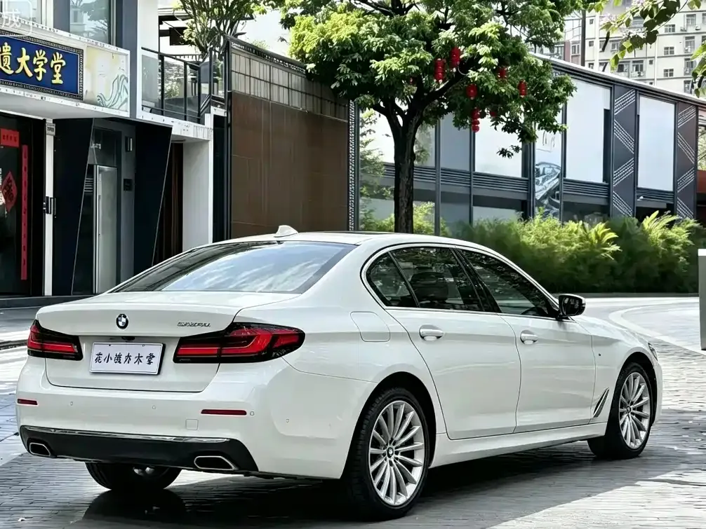BMW 5 Series — фото 5