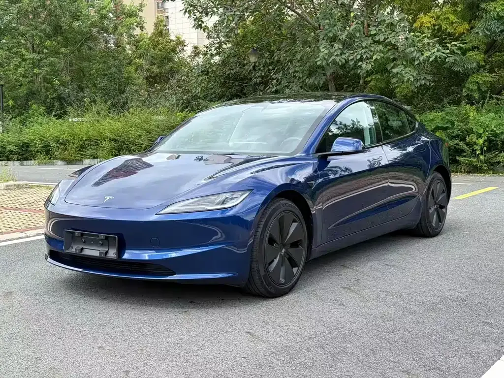 Tesla Model 3 — фото 1