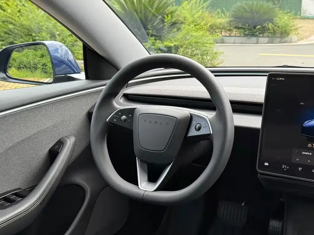Tesla Model 3 — фото 3