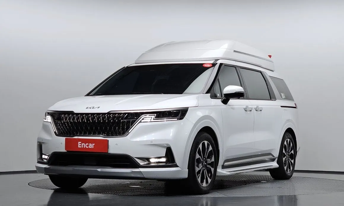 Kia Carnival 7-Seater Hi-Limousine 1