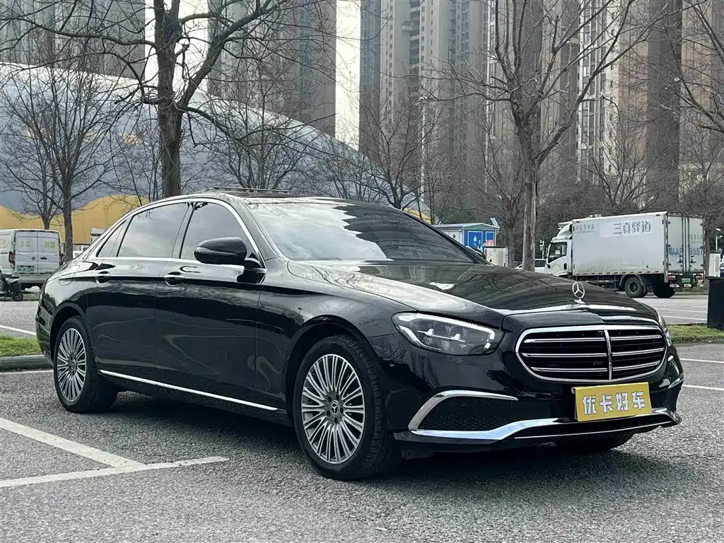 Mercedes-Benz E-Class — фото 2