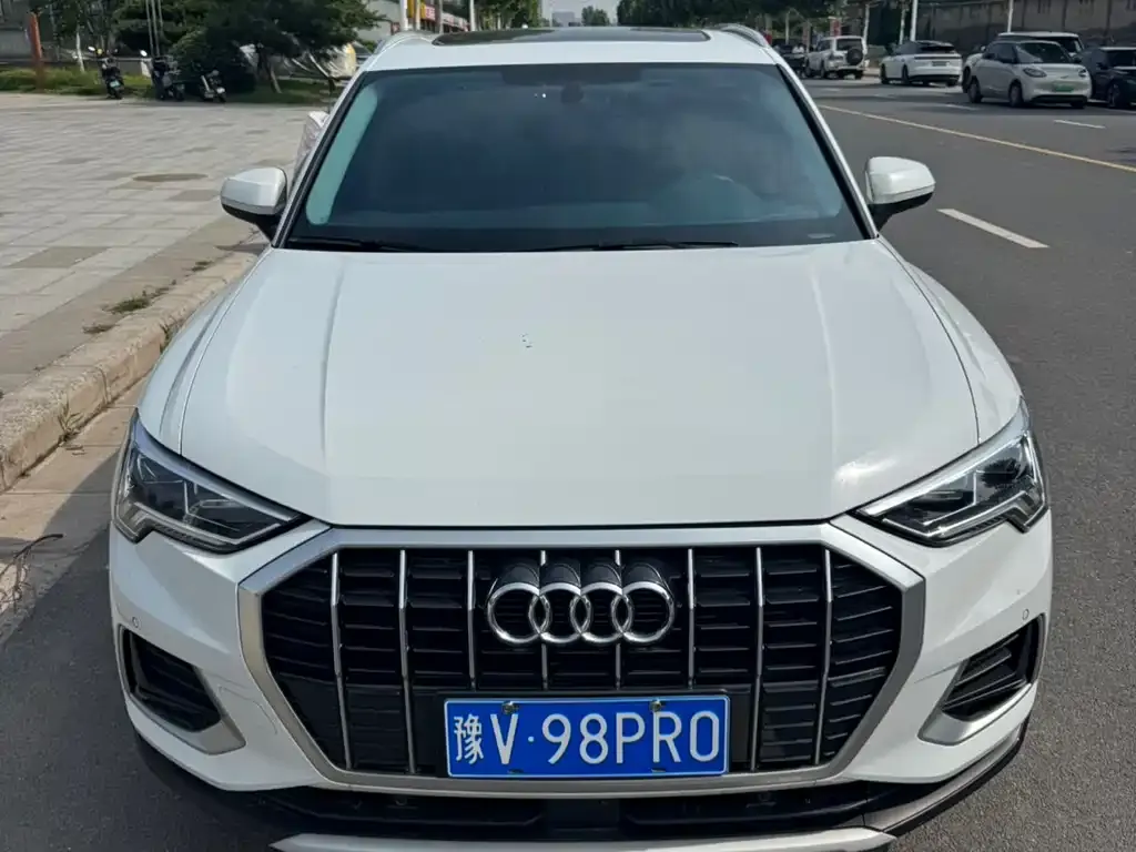 Audi Q3 — фото 1