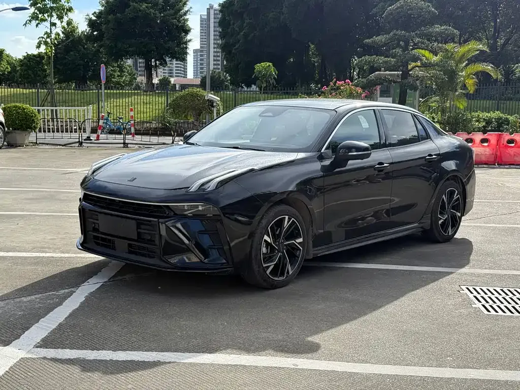 Lynk & Co 03 — фото 1