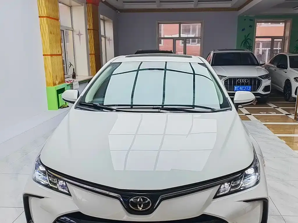 Toyota Corolla — фото 1