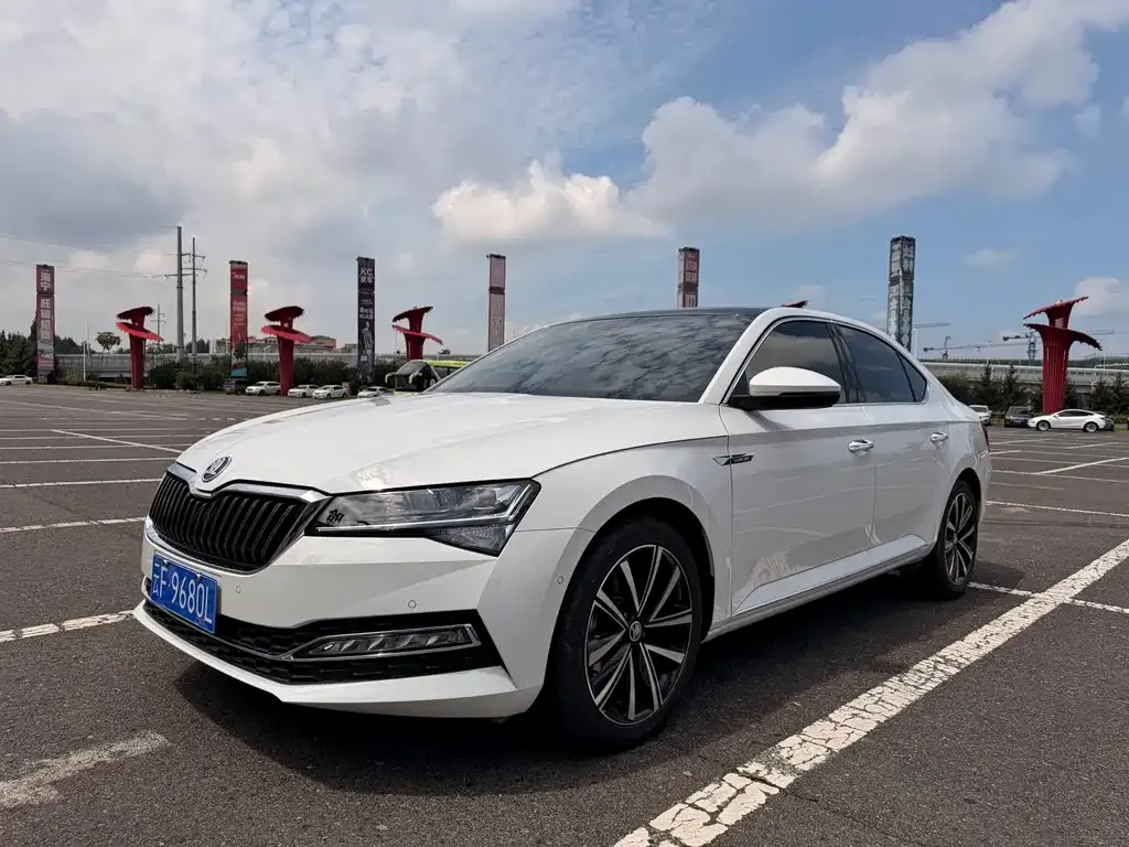 Skoda Superb — фото 1