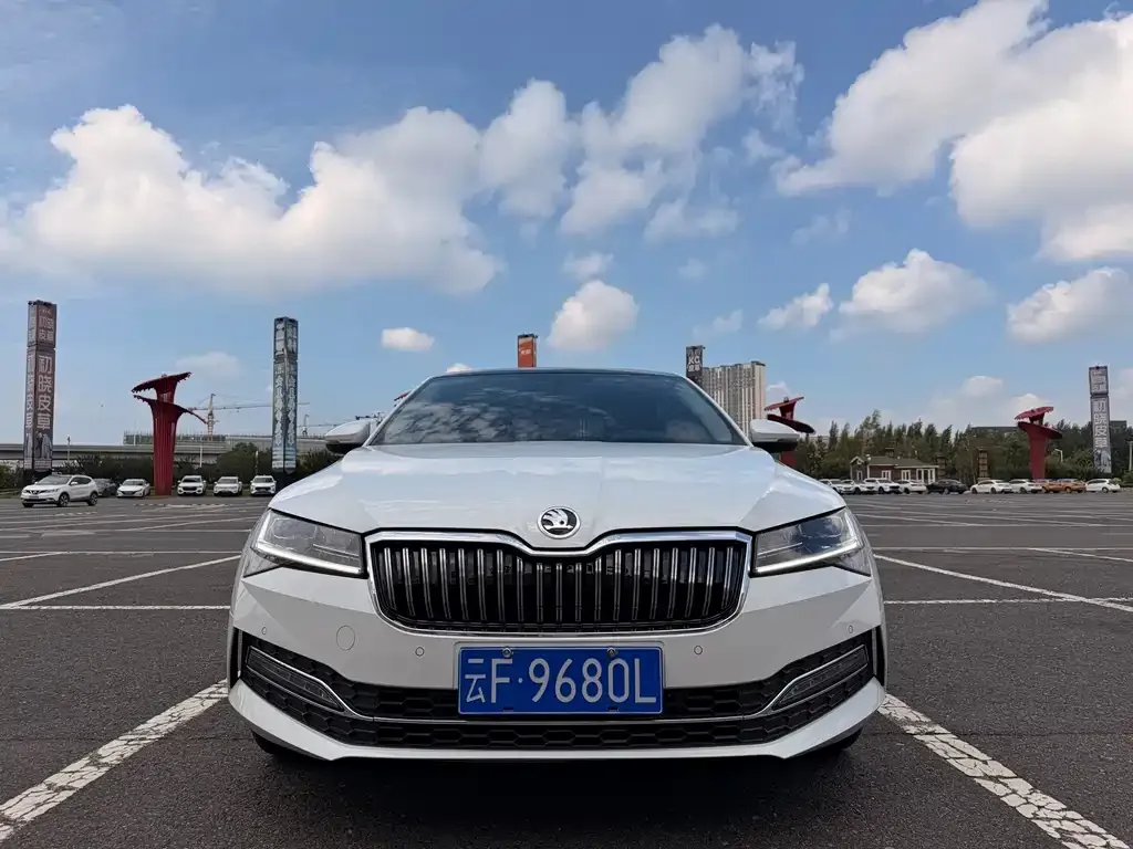Skoda Superb — фото 2