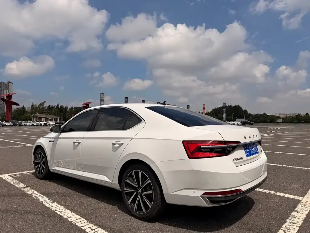 Skoda Superb — фото 6