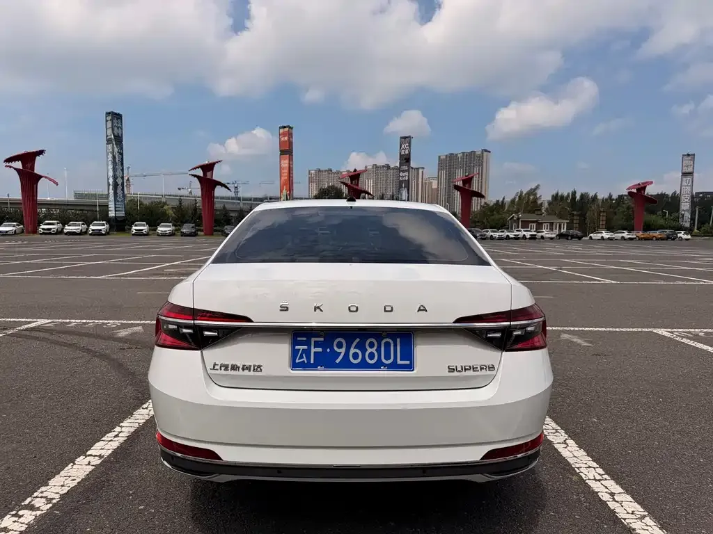Skoda Superb — фото 5