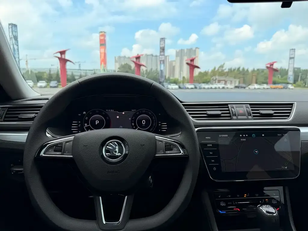Skoda Superb — фото 9