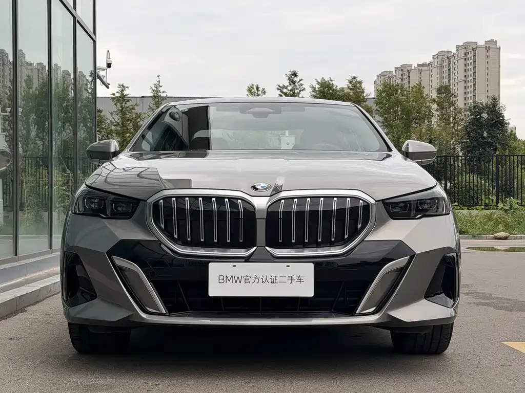 BMW 5 Series — фото 4