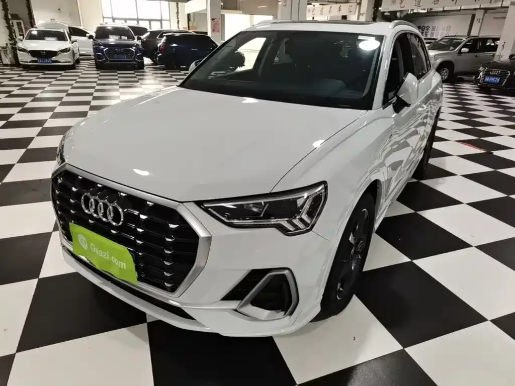 Audi Q3 — фото 1