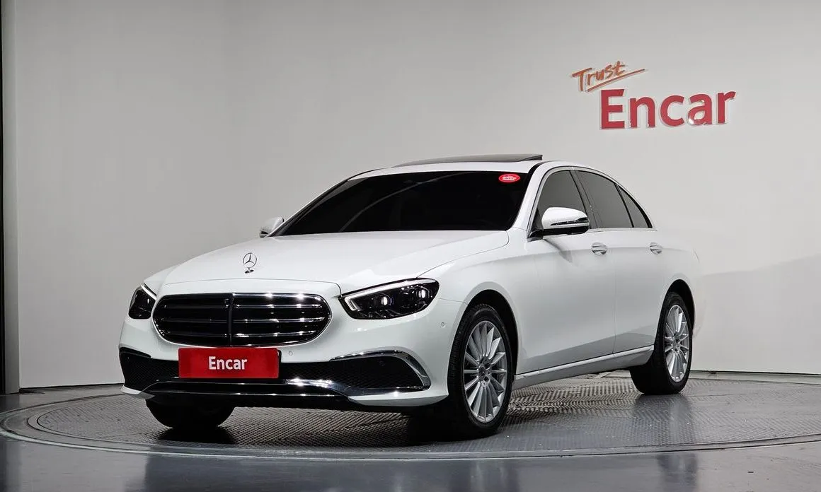 Mercedes-Benz E-Class — фото 1