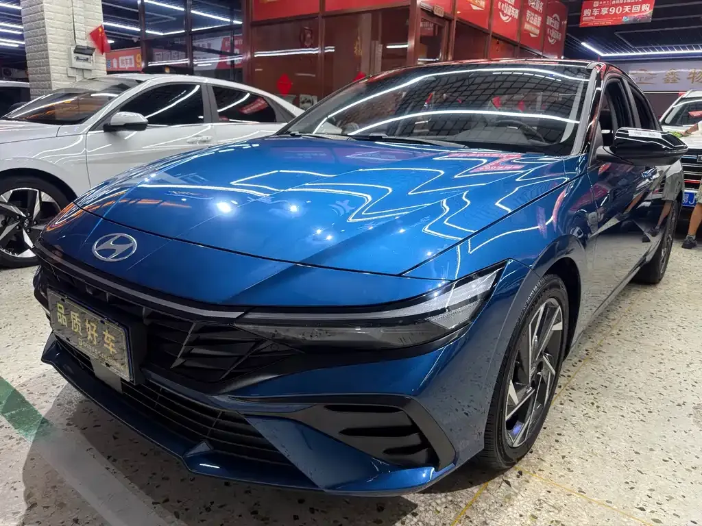 Hyundai Elantra — фото 1