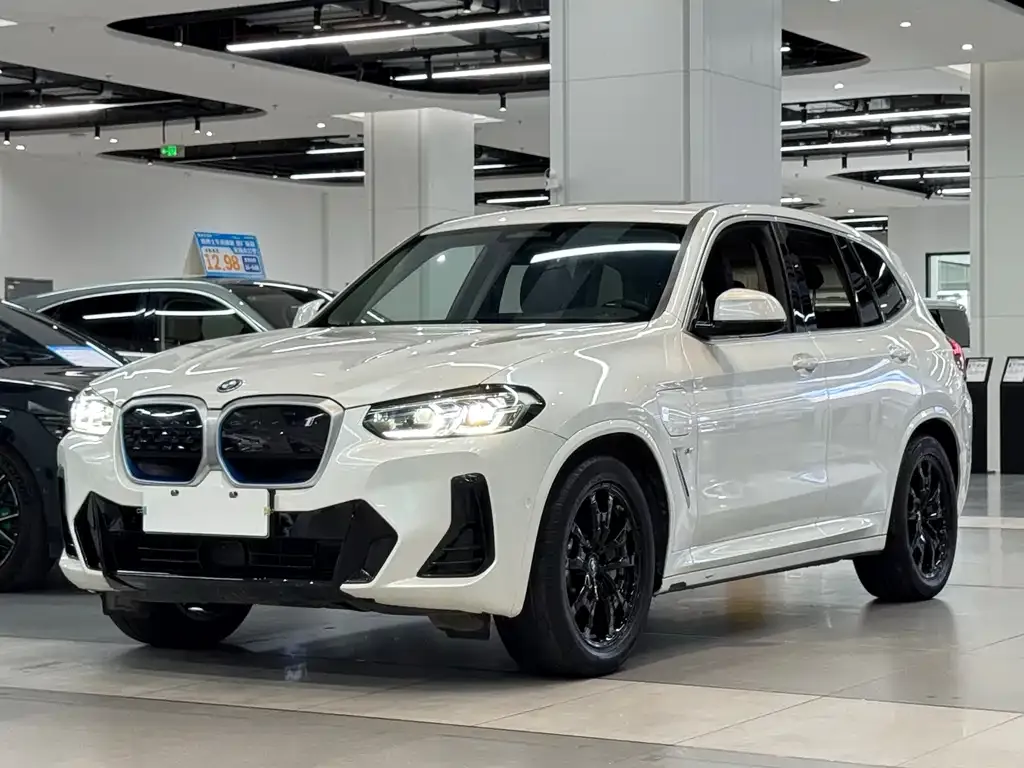 BMW iX3 — фото 1