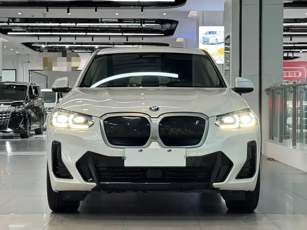 BMW iX3 — фото 8
