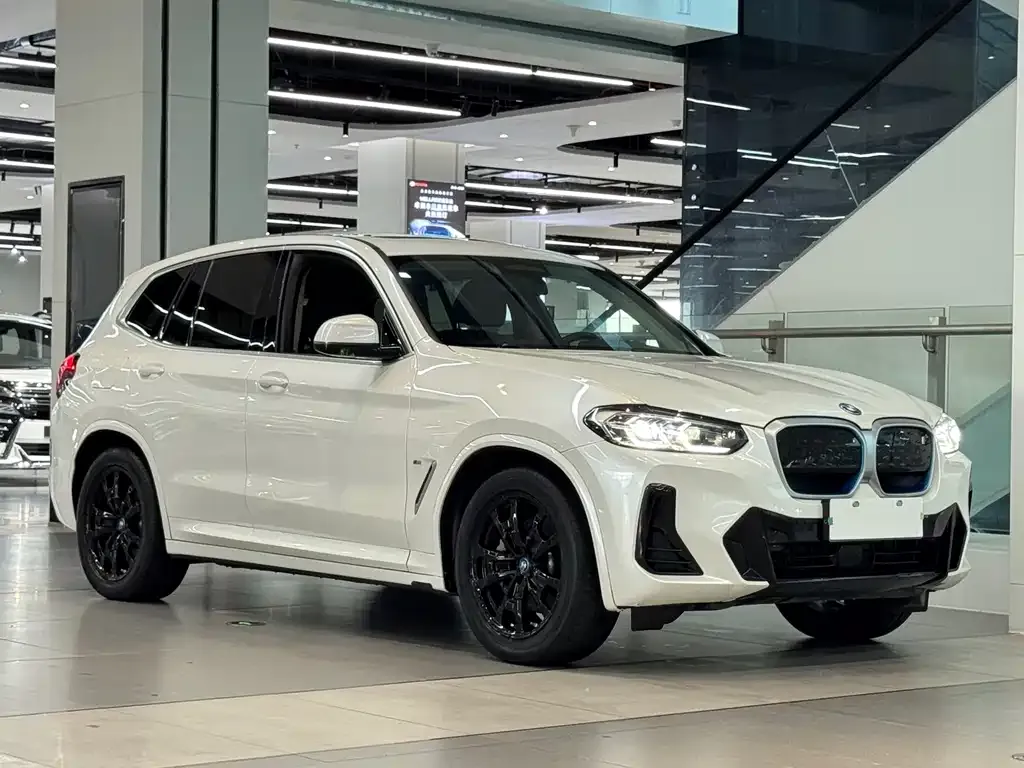 BMW iX3 — фото 4