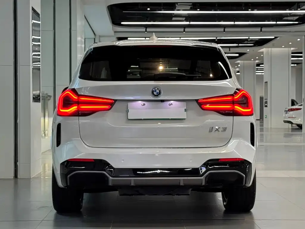 BMW iX3 — фото 5