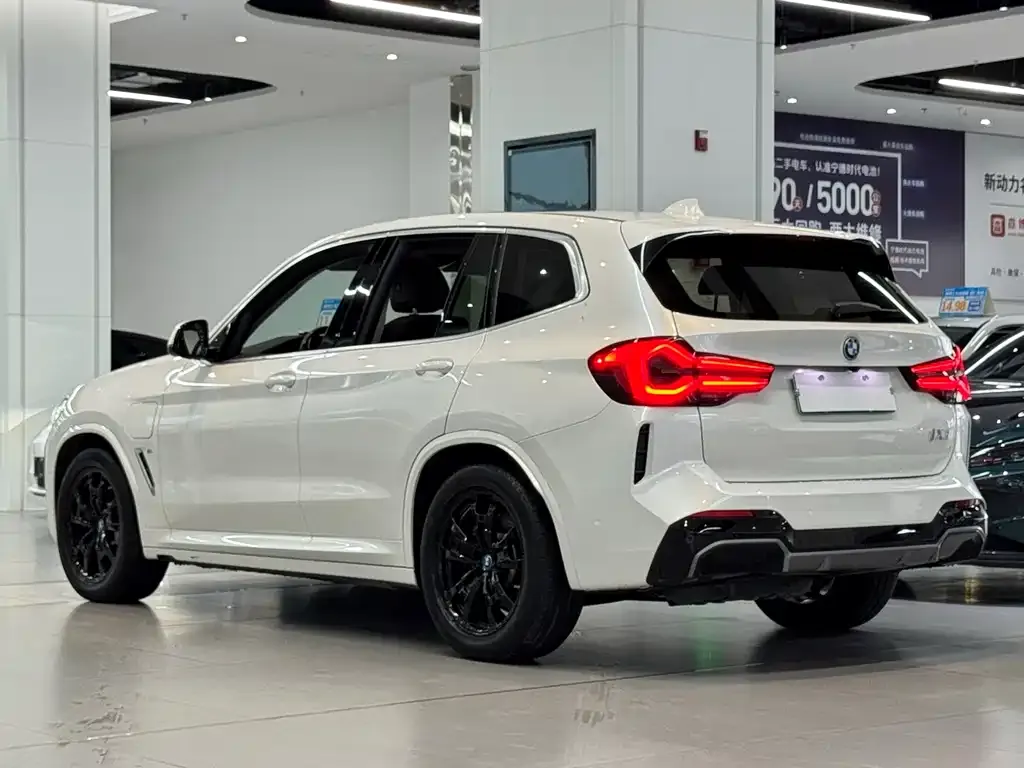 BMW iX3 — фото 2