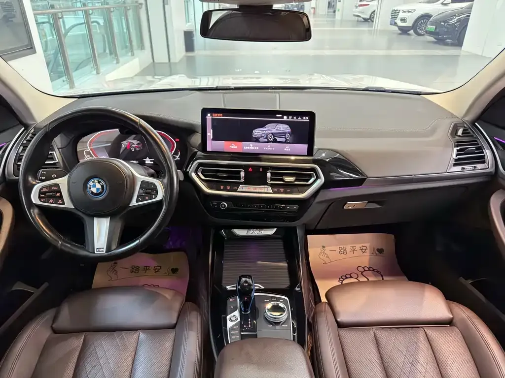 BMW iX3 — фото 9