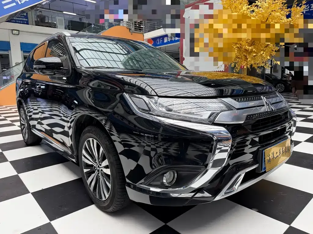 Mitsubishi Outlander — фото 7
