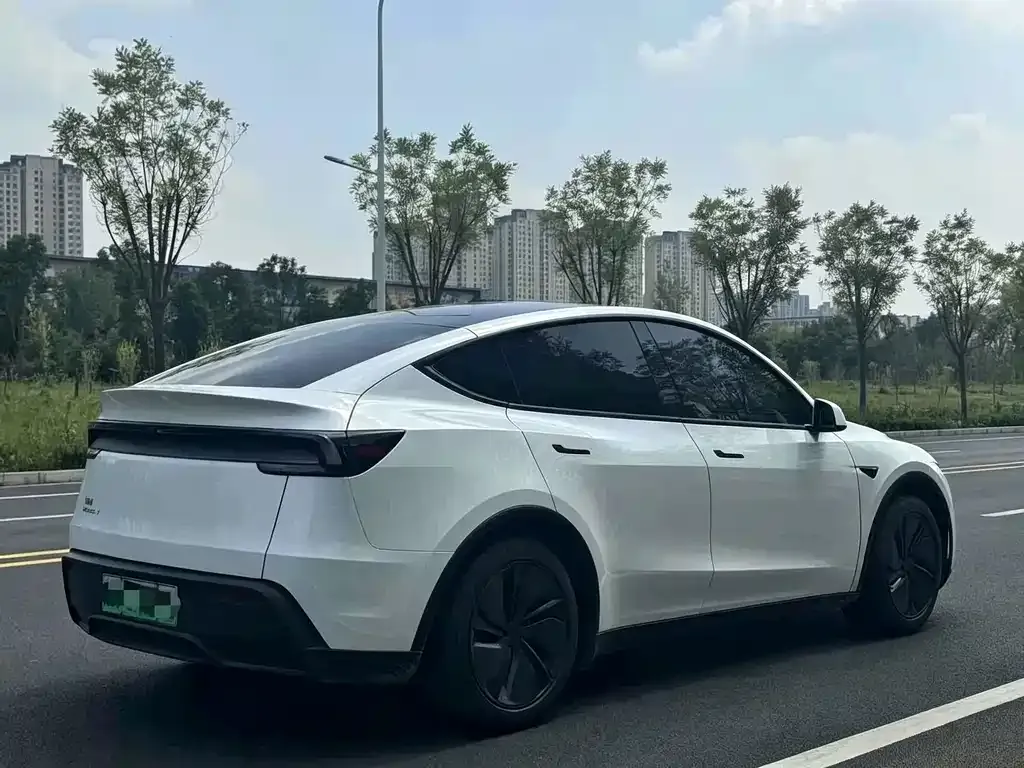 Tesla Model Y — фото 5