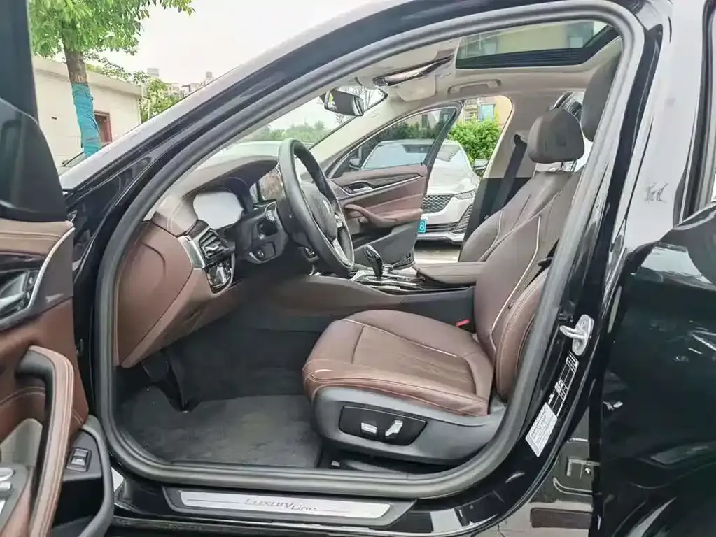 BMW 5 Series 2024 из CN, фото 7