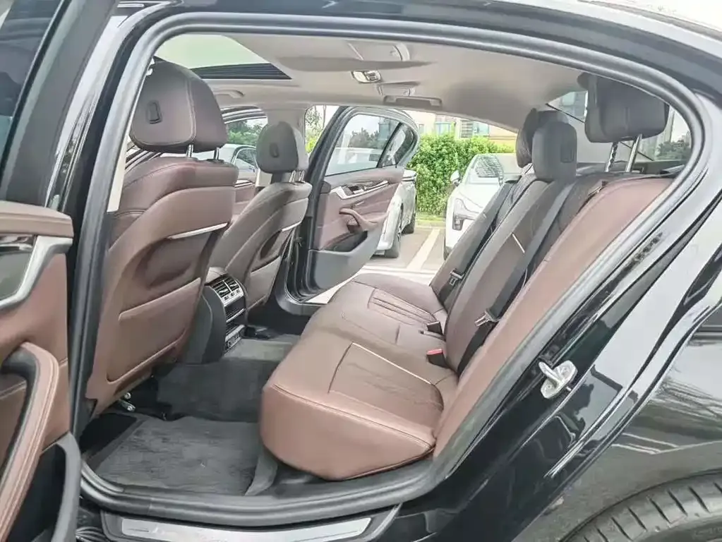 BMW 5 Series 2024 из CN, фото 2