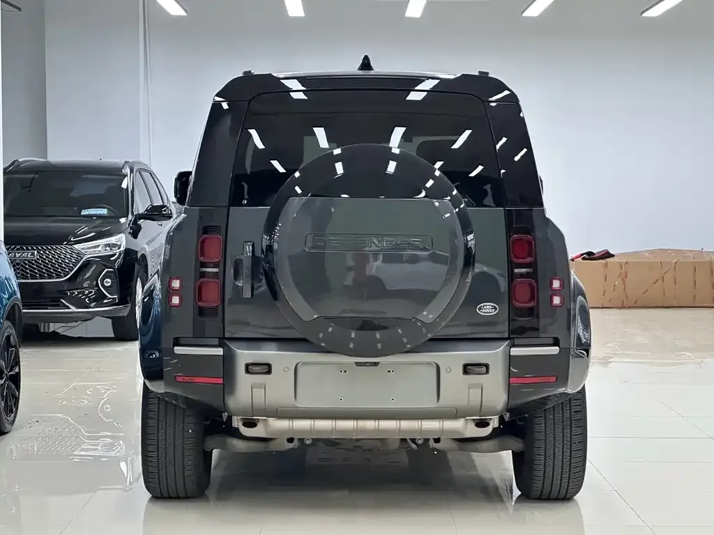 Land Rover Defender — фото 10
