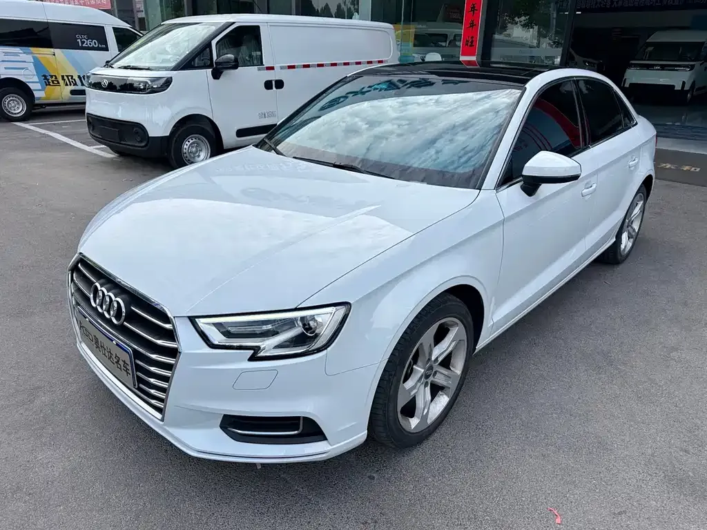 Audi A3 — фото 1