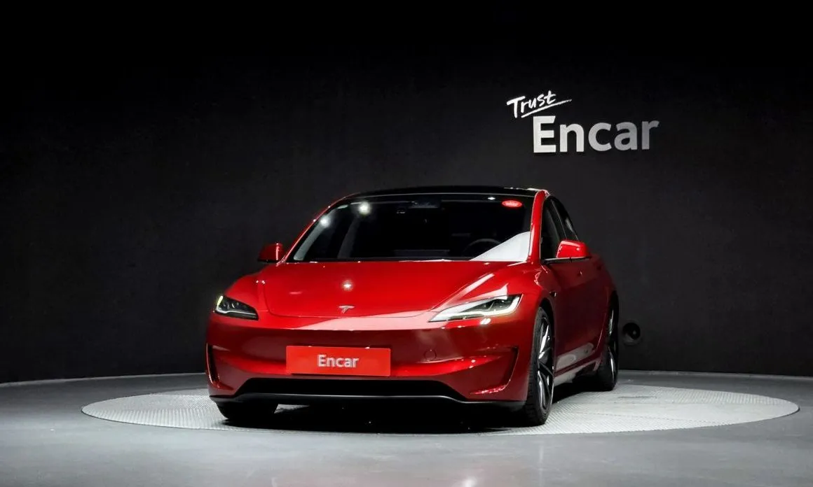 Tesla Model 3 2024 из KR, фото 2