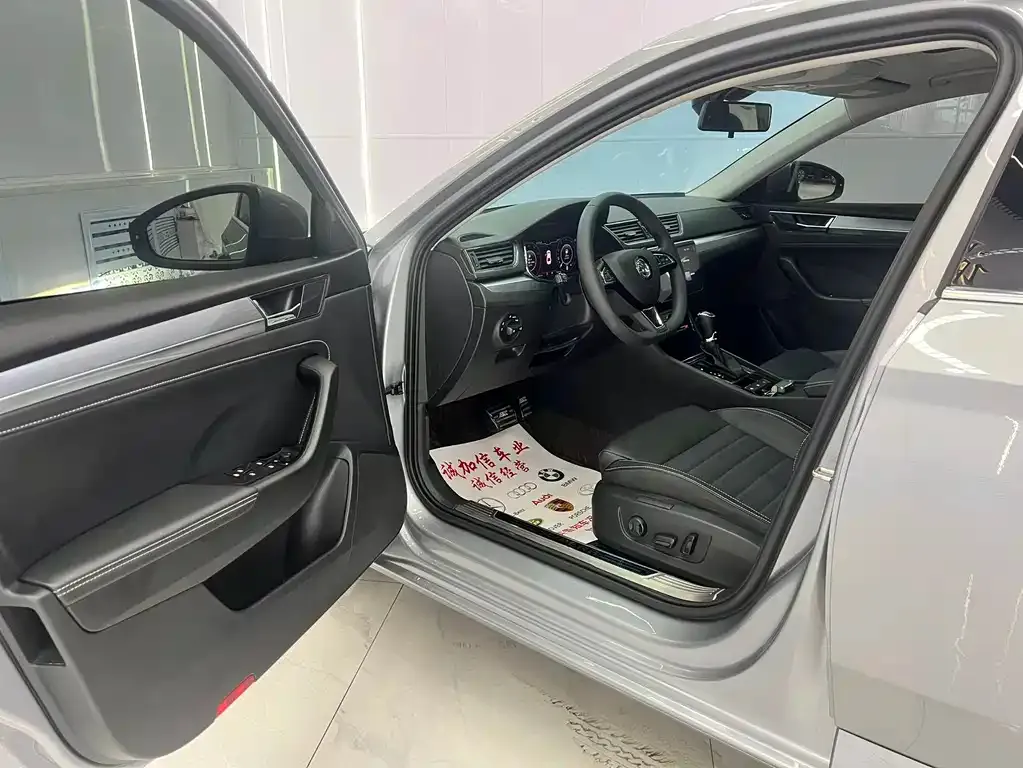 Skoda Superb — фото 8